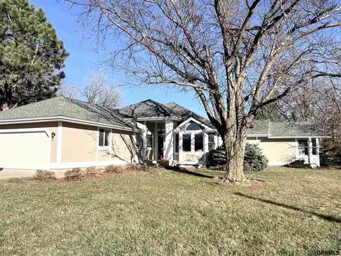 831 N 9th St, Geneva, NE 68361