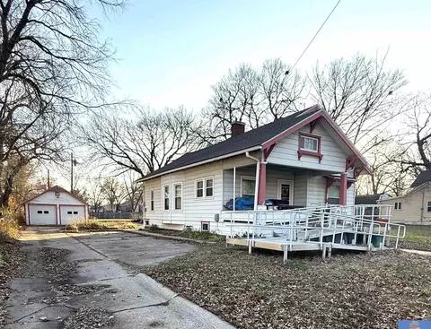 607 W Court St, Beatrice, NE 68310