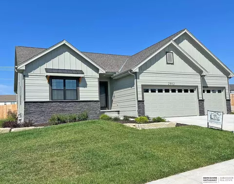 2902 N 167th Cir, Omaha, NE 68116