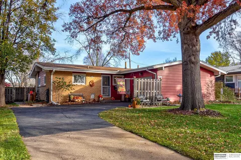 8712 Grand Ave, Omaha, NE 68134