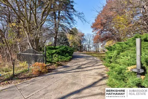 22424 Wright St, Omaha, NE 68022