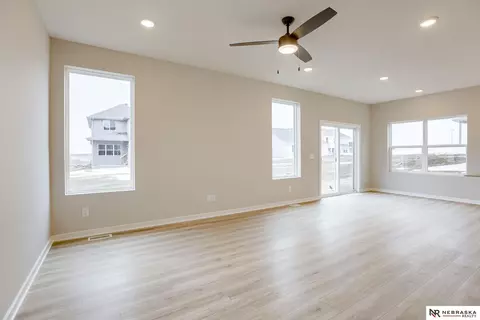 17543 Potter St, Bennington, NE 68007 photo 8