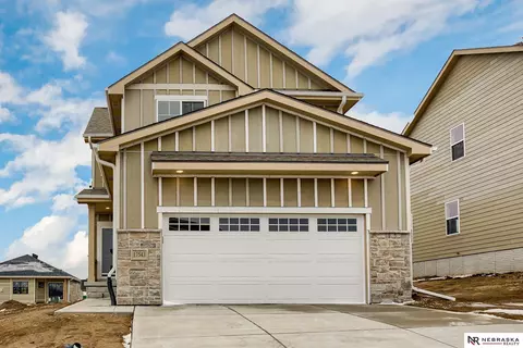 17543 Potter St, Bennington, NE 68007