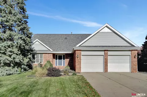 7436 Karl Dr, Lincoln, NE 68516