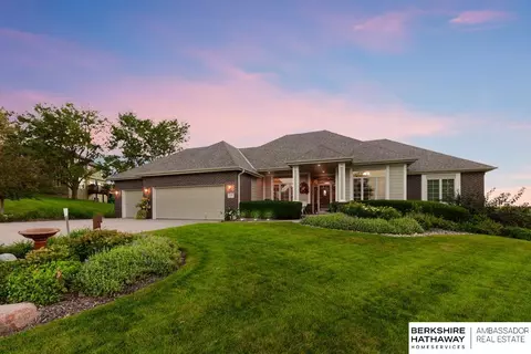 1205 Joy St, Papillion, NE 68046