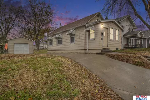 4370 S 42 St, Omaha, NE 68107