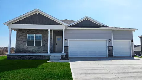 6411 Harvest Dr, Papillion, NE 68157