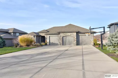 18658 N Hws Cleveland Blvd, Omaha, NE 68022