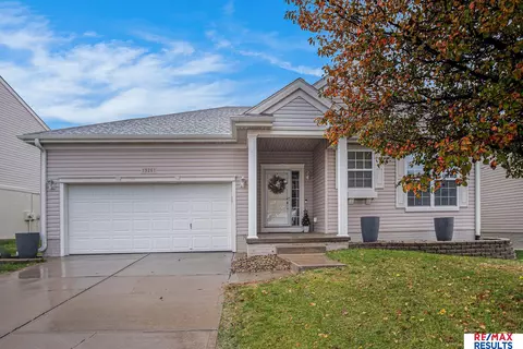 19261 Holmes St, Omaha, NE 68135