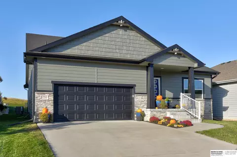 17422 Potter St, Bennington, NE 68007