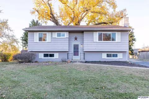 500 Cordes Dr, Papillion, NE 68046