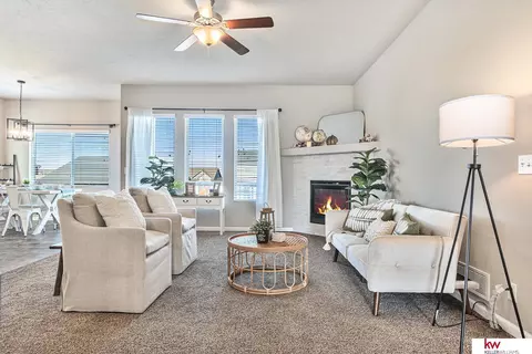 16658 Weber St, Bennington, NE 68007