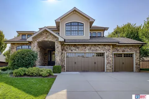 6841 Ridge Point Rd, Lincoln, NE 68512