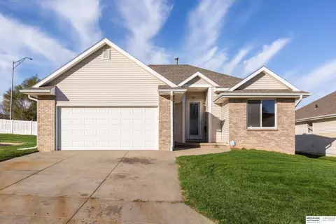 9208 Laurel Plz, Omaha, NE 68134
