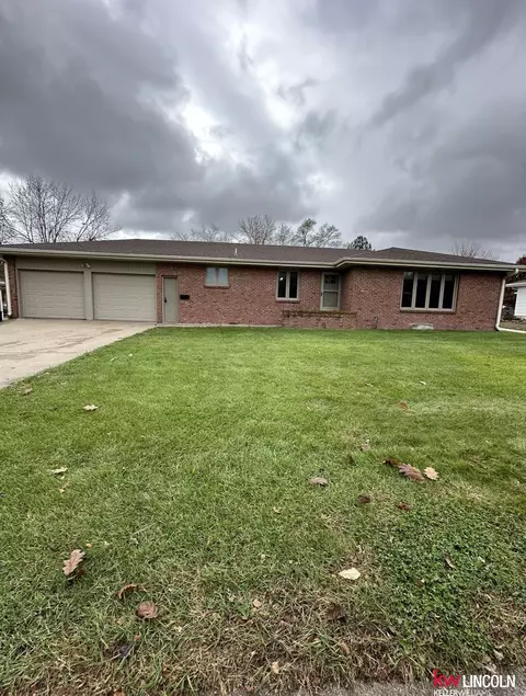 517 W 6th St, Wilber, NE 68465