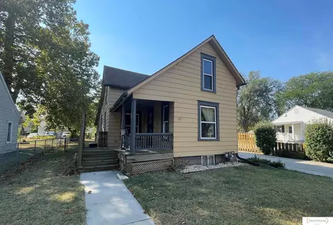 4227 Cleveland Ave, Lincoln, NE 68504