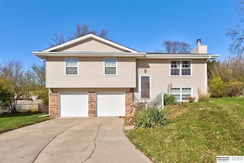 15310 Douglas Cir, Omaha, NE 68154