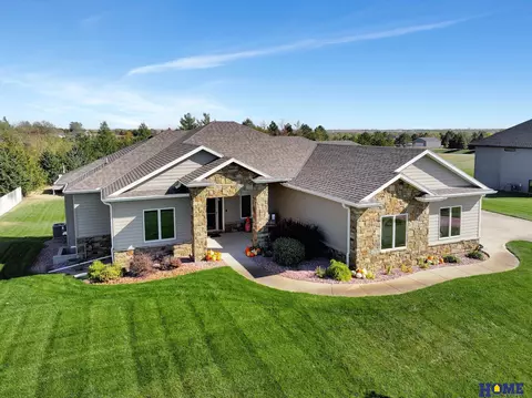 3010 SW 78th St, Lincoln, NE 68532