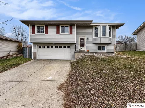 1928 NW 50th St, Lincoln, NE 68528