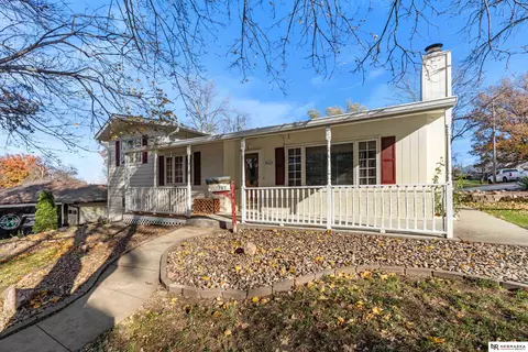 7703 Sunset Dr, Ralston, NE 68127