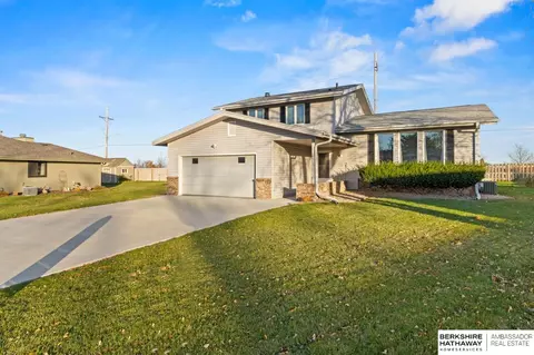 4979 S 156 Avenue Cir, Omaha, NE 68135