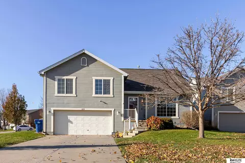 16838 Browne Cir, Omaha, NE 68116