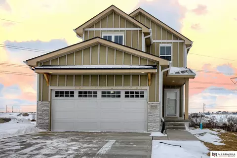 12232 S 111th Ave, Papillion, NE 68046