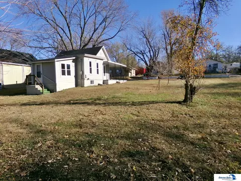 Exterior - 1015 N 5 Th St, Beatrice, NE 68310 photo 7 of 13