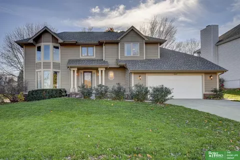 1023 Tekamah Ln, Papillion, NE 68046