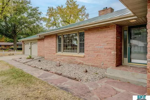 2100 High St, Beatrice, NE 68310 photo 2