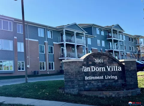 3001 S 51 Street Ct #329, Lincoln, NE 68506