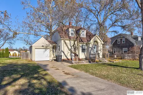 8314 Chicago St, Omaha, NE 68114