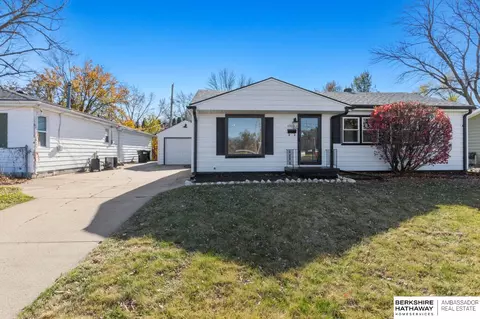 6905 Pratt St, Omaha, NE 68104