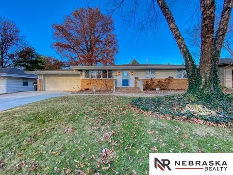 7302 Valley St, Omaha, NE 68124