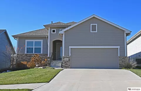 7412 N 175th Cir, Bennington, NE 68007