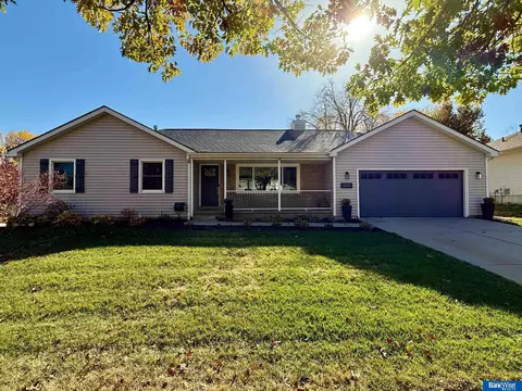 3045 Laredo Dr, Lincoln, NE 68516
