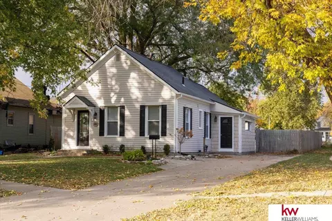 241 N 21st St, Blair, NE 68008