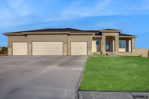 7719 S 180 Ave, Omaha, NE 68136