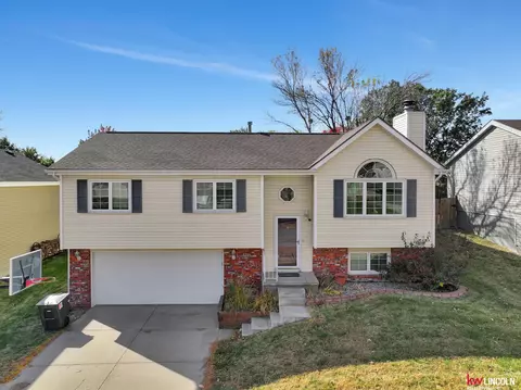 5321 NW 7th St, Lincoln, NE 68521