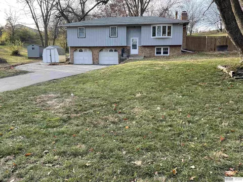 20418 Perry Rd, Council Bluffs, IA 51503