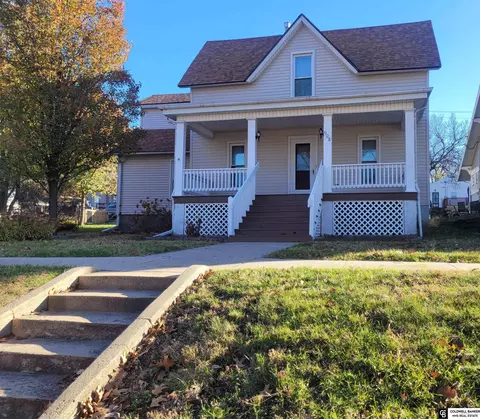 908 N Iowa Ave, York, NE 68467