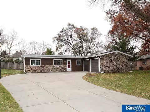 1630 Susan Cir, Lincoln, NE 68506