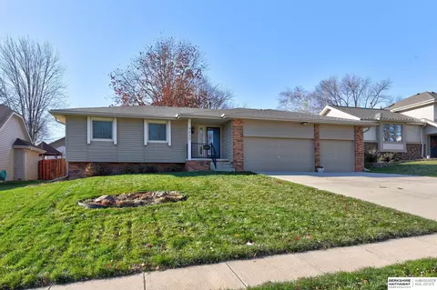 9211 Monroe St, Omaha, NE 68127