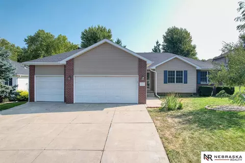6900 Glass Ridge Dr, Lincoln, NE 68526