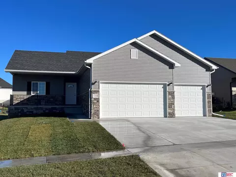 1206 Kantor Ln, Hickman, NE 68372