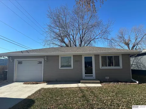 2325 NW 6 St, Lincoln, NE 68521