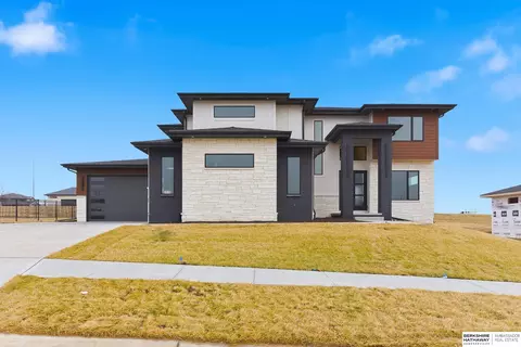 3519 S 218th St, Elkhorn, NE 68022