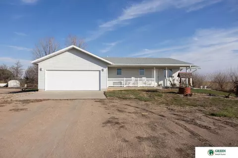1417 Road N, York, NE 68467