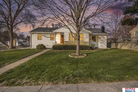 402 Circle St, Papillion, NE 68046