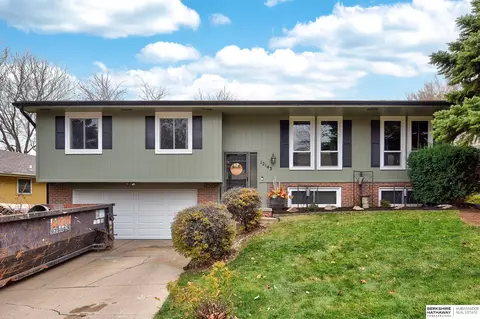 12143 Erskine Cir, Omaha, NE 68164